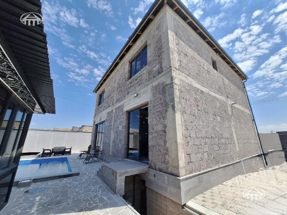 Mansion · 6 rooms · 246 m² · Zovuni