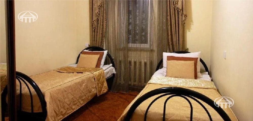 Առանձնատուն · 9 սեն. · 584 մ² · Կենտրոն