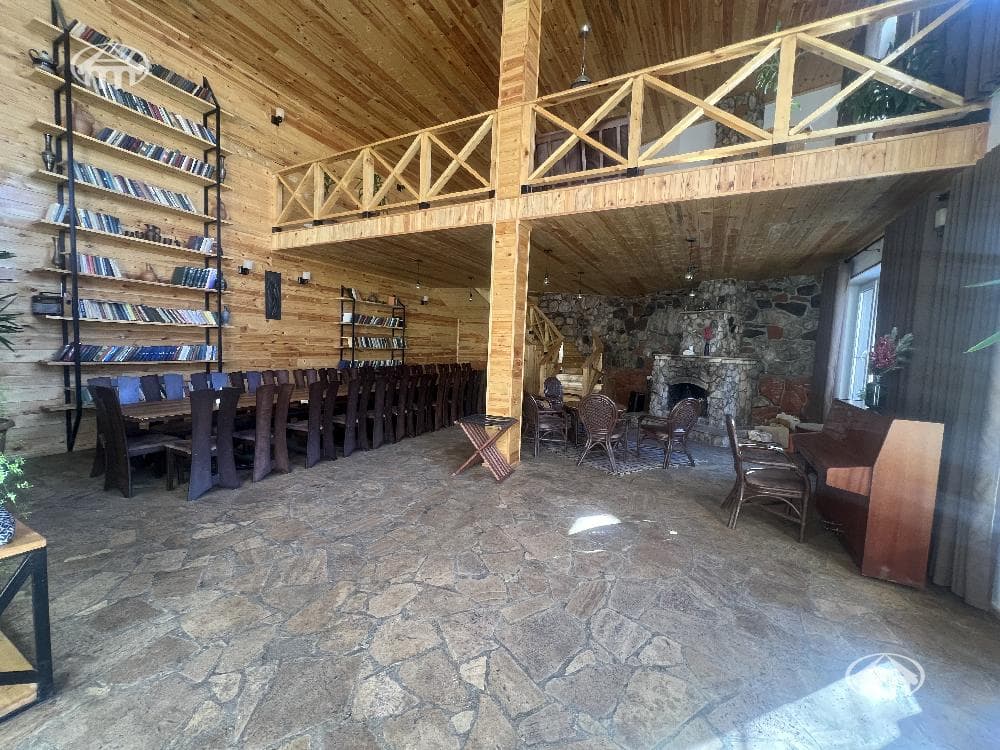 Hotel · 9 rooms · 1,200 m² · Djrvej