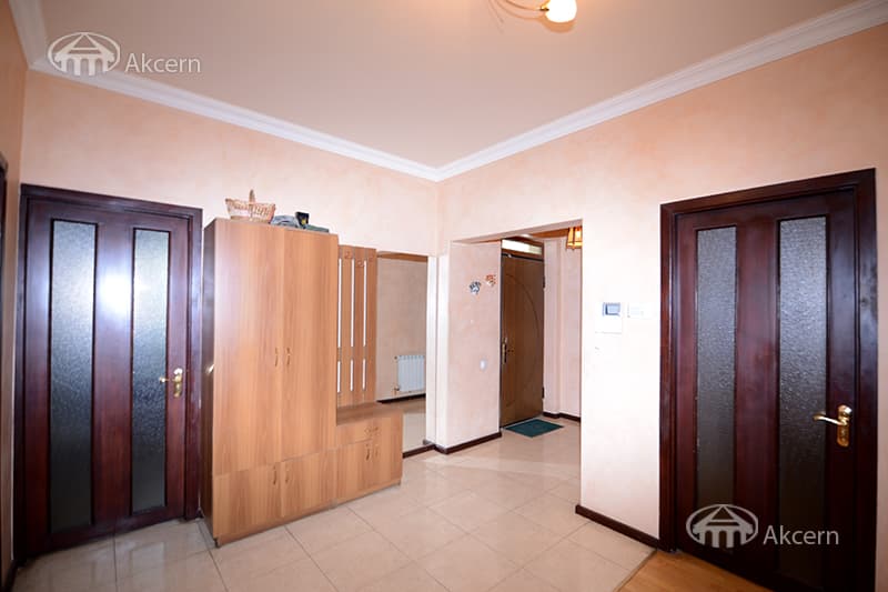 Дом · 5 комн. · 342 м² · Давташен