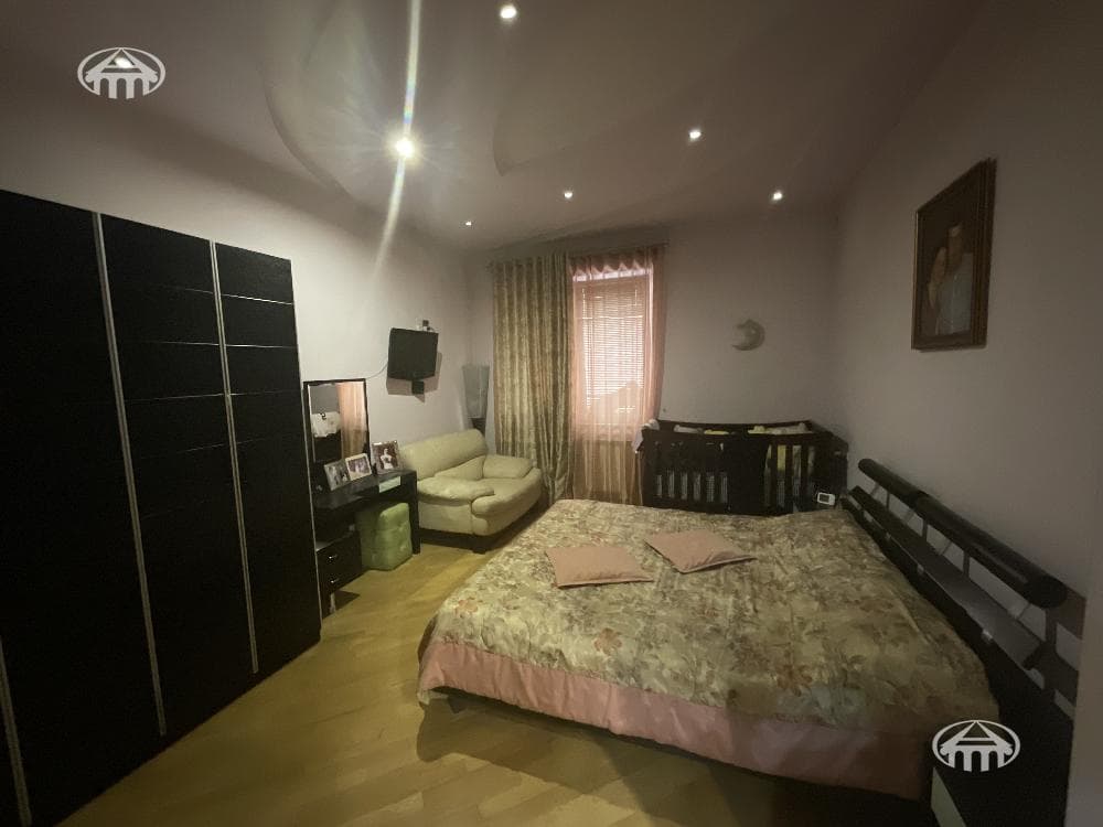 Apartment · 4 rooms · 174 m² · Kentron