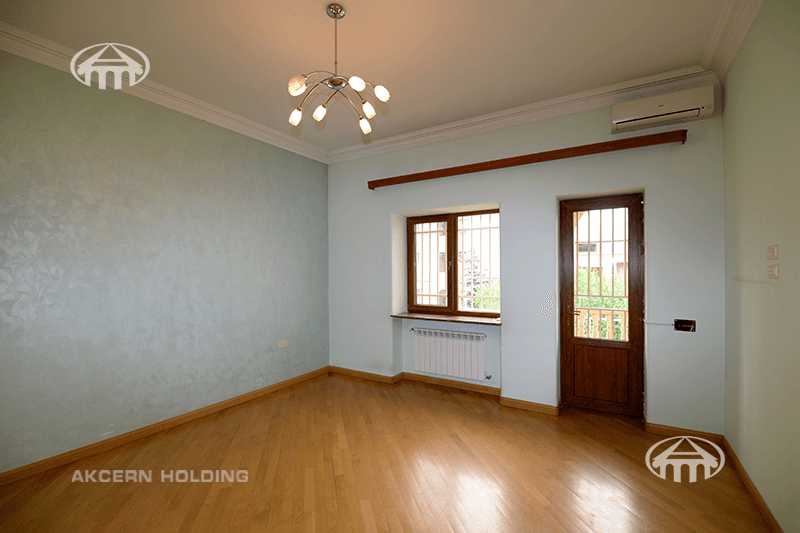 Mansion · 7 rooms · 243 m² · Kentron