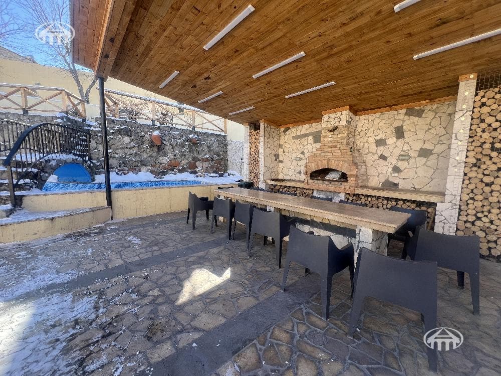 Hotel · 9 rooms · 1,200 m² · Djrvej