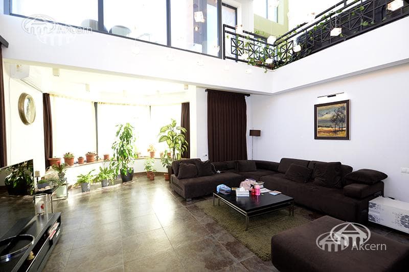 Mansion · 5 rooms · 1,014 m² · Vahagni