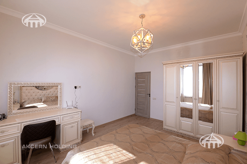 Mansion · 5 rooms · 280 m² · v. Arinj