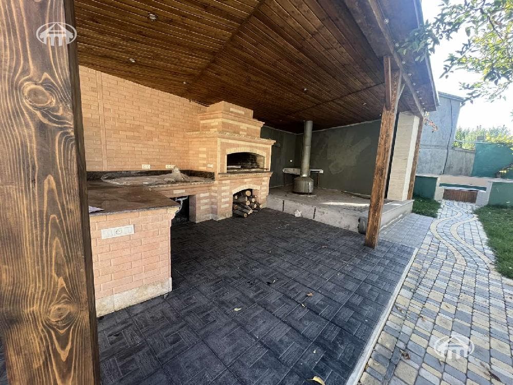 Особняк · 5 комн. · 350 м² · Гарни