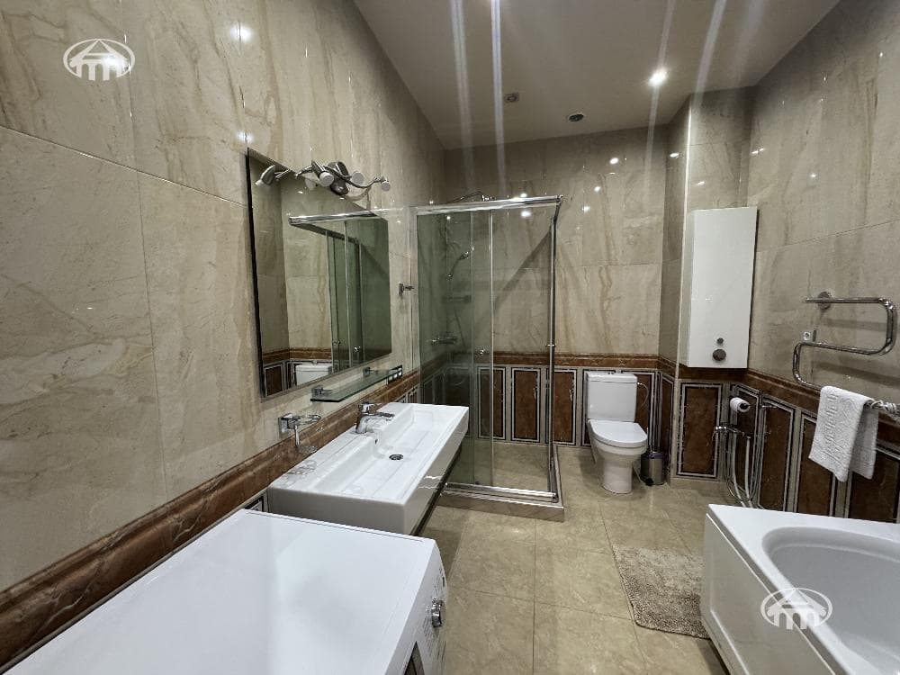 Квартира · 3 комн. · 160 м² · Кентрон