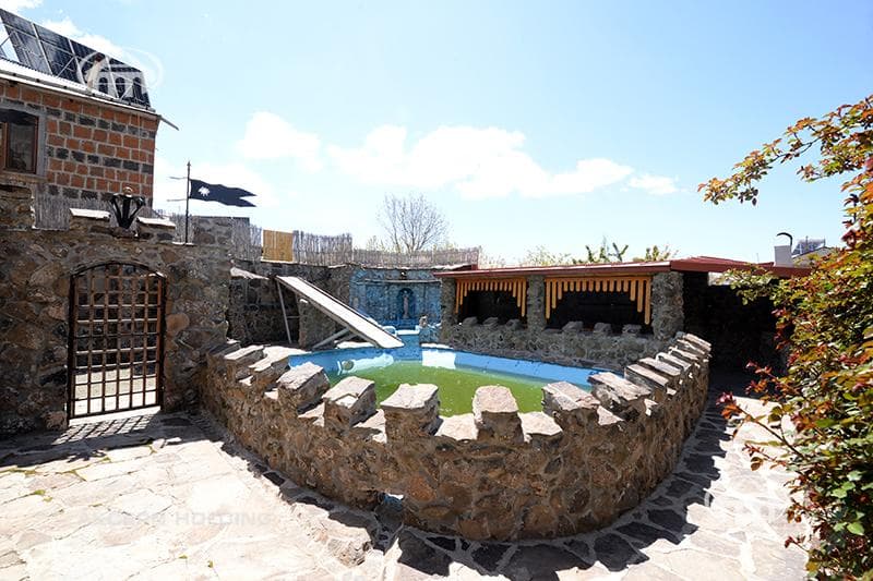 Mansion · 5 rooms · 210 m² · Garni