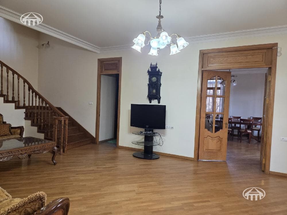 Дом · 6 комн. · 540 м² · Арабкир