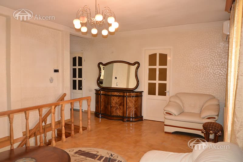 Квартира · 5 комн. · 200 м² · Кентрон