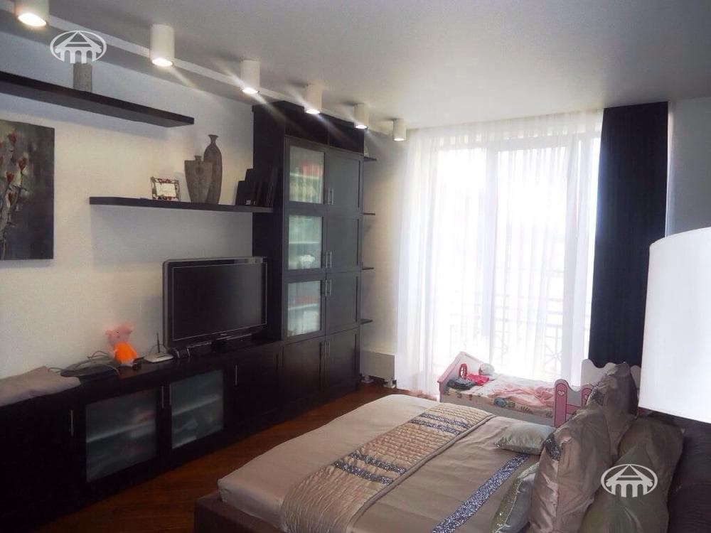 Mansion · 5 rooms · 1,014 m² · Vahagni