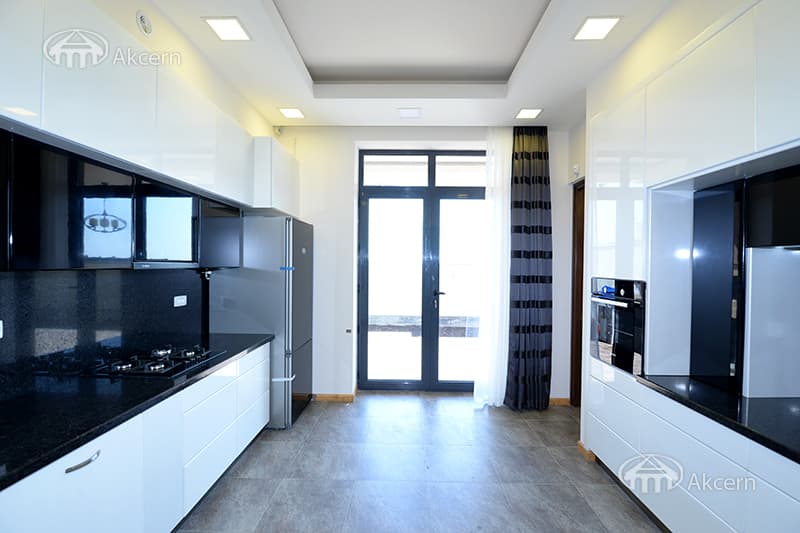 House · 5 rooms · 500 m² · Ajapnyak