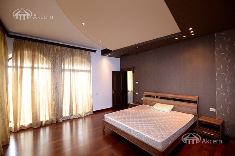 Mansion · 5 rooms · 394 m² · Vahagni