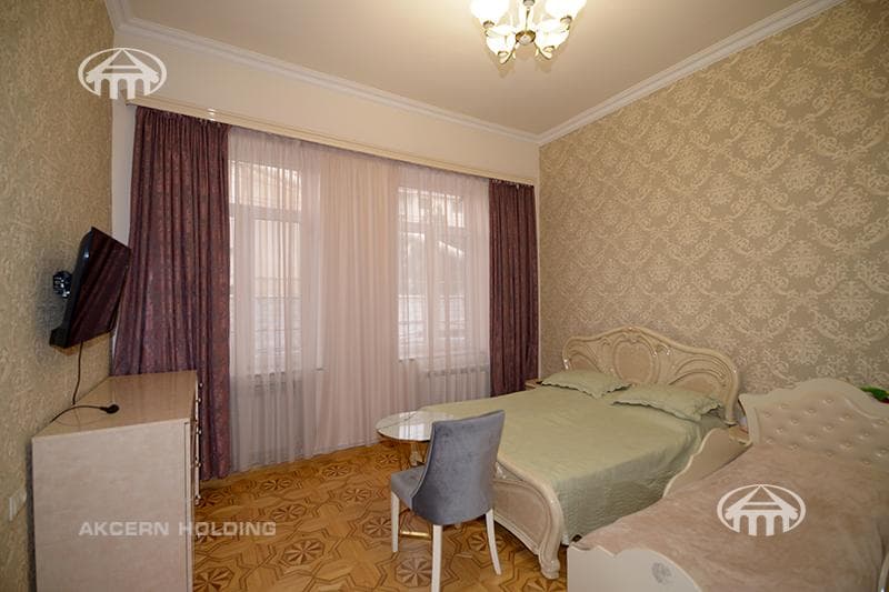 Mansion · 5 rooms · 203 m² · Kentron