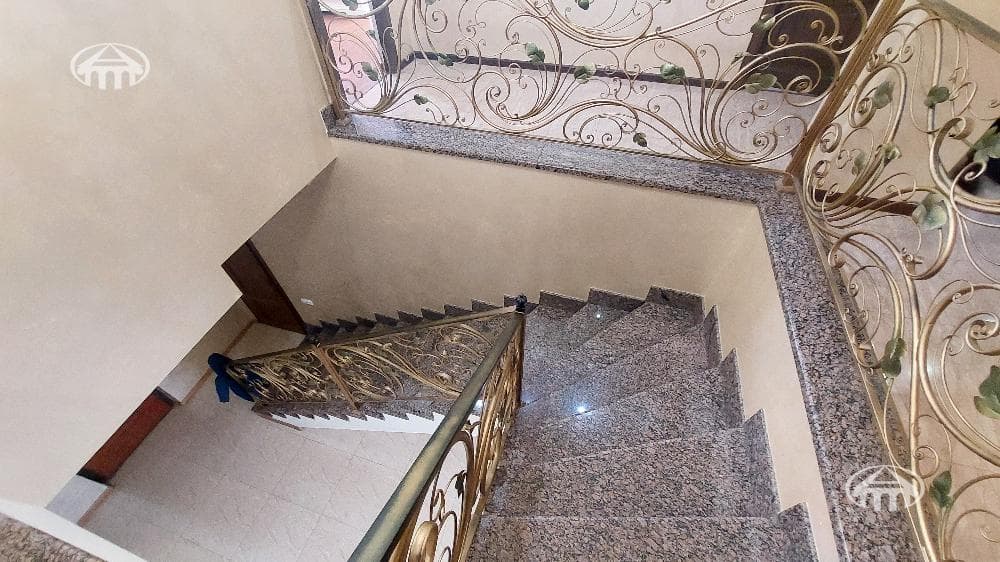 House · 6 rooms · 345 m² · Kanaker-Zeytun