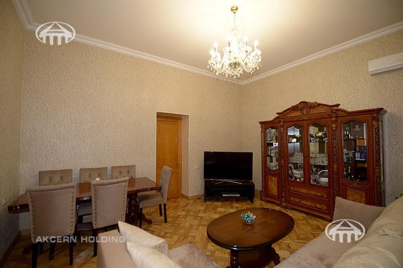 Mansion · 5 rooms · 203 m² · Kentron