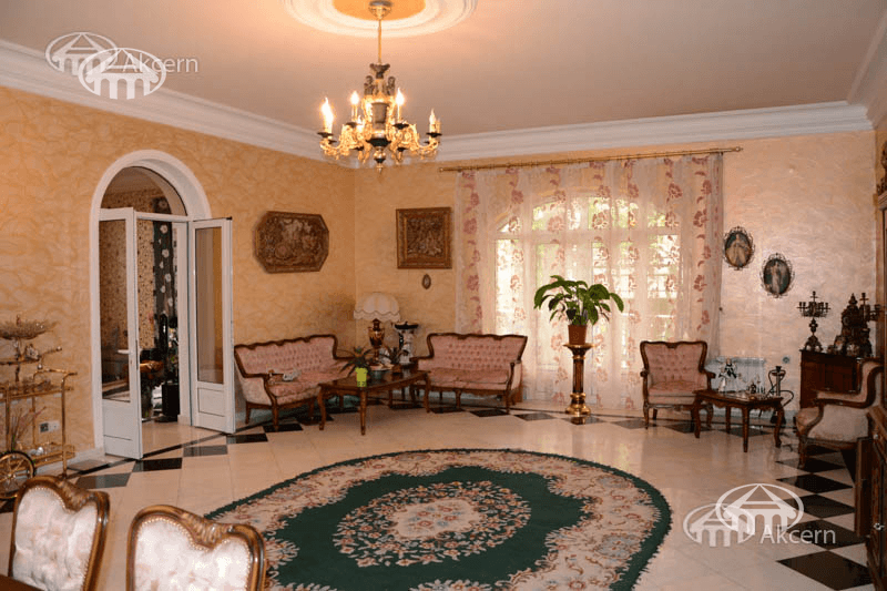 Mansion · 7 rooms · 560 m² · Kentron