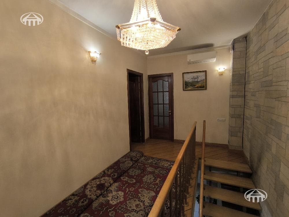 Apartment · 6 rooms · 179 m² · Kentron