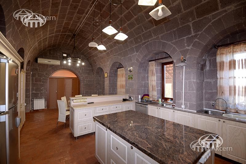 Особняк · 9 комн. · 521 м² · Прошян