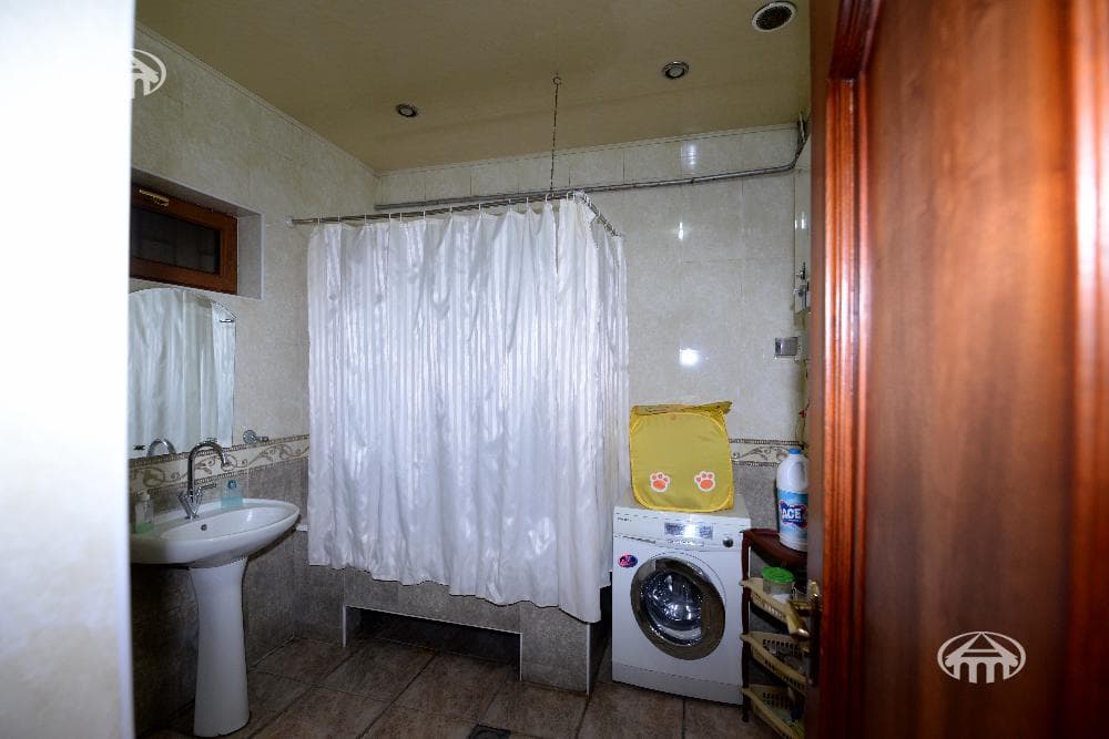 Սեփական տուն · 4 սեն. · 285 մ² · Էրեբունի
