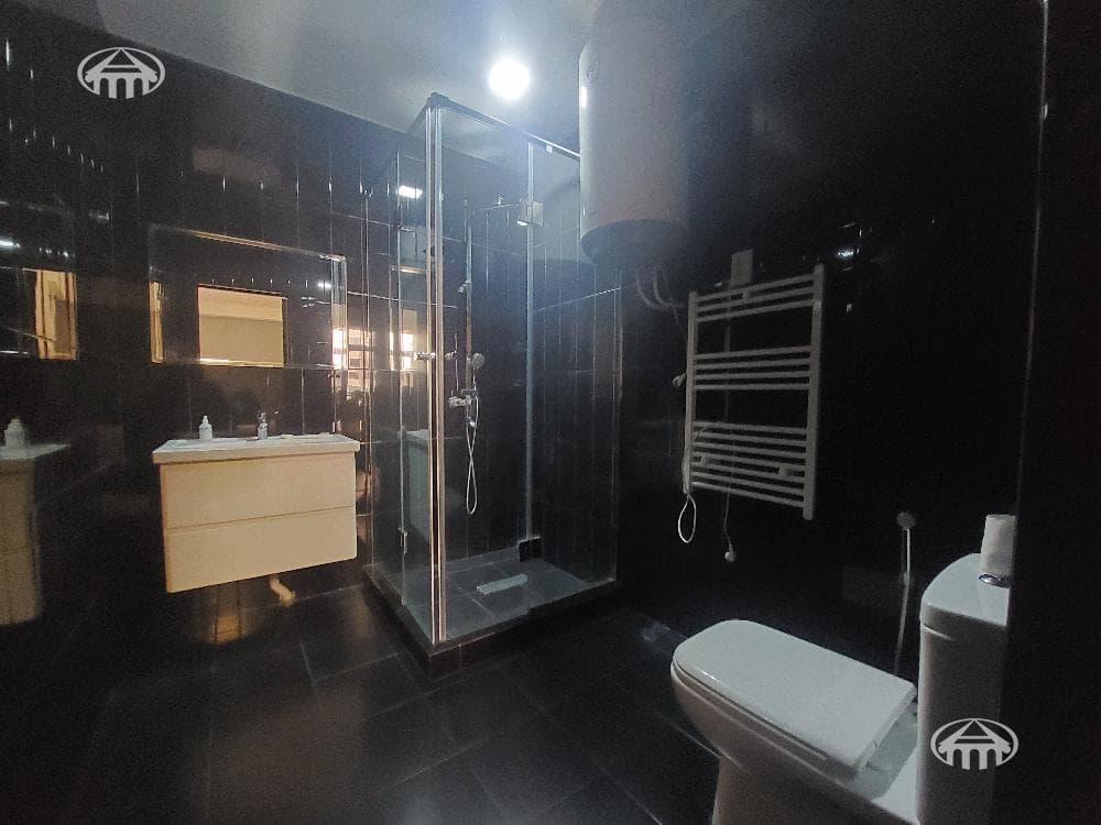Apartment · 3 rooms · 130 m² · Kentron