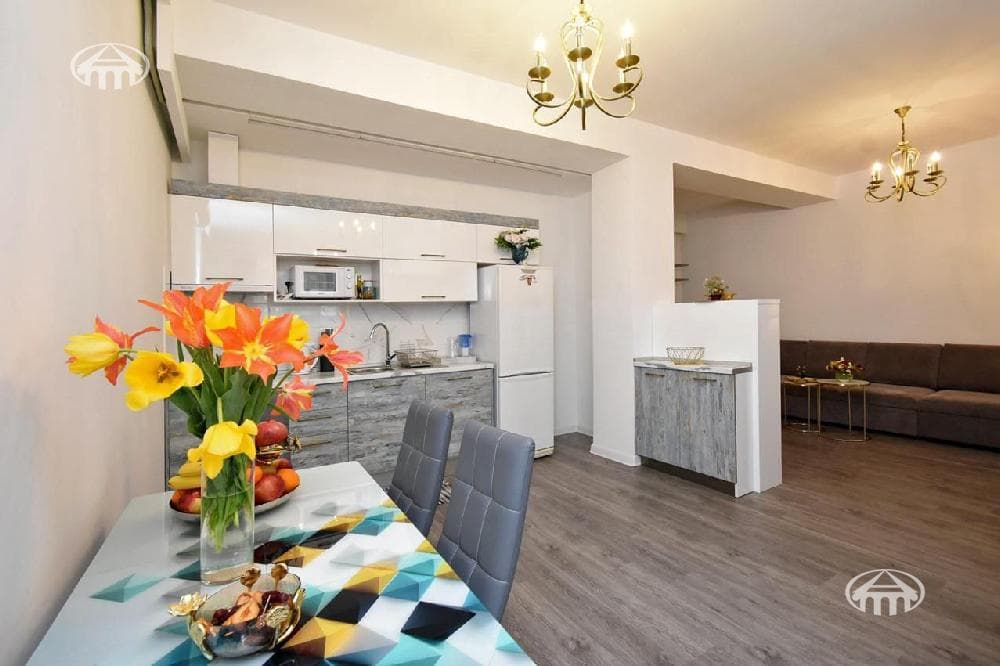 Apartment · 2 rooms · 60 m² · Kentron