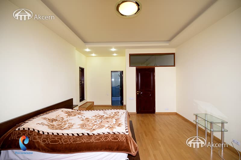Apartment · 4 rooms · 215 m² · Kentron