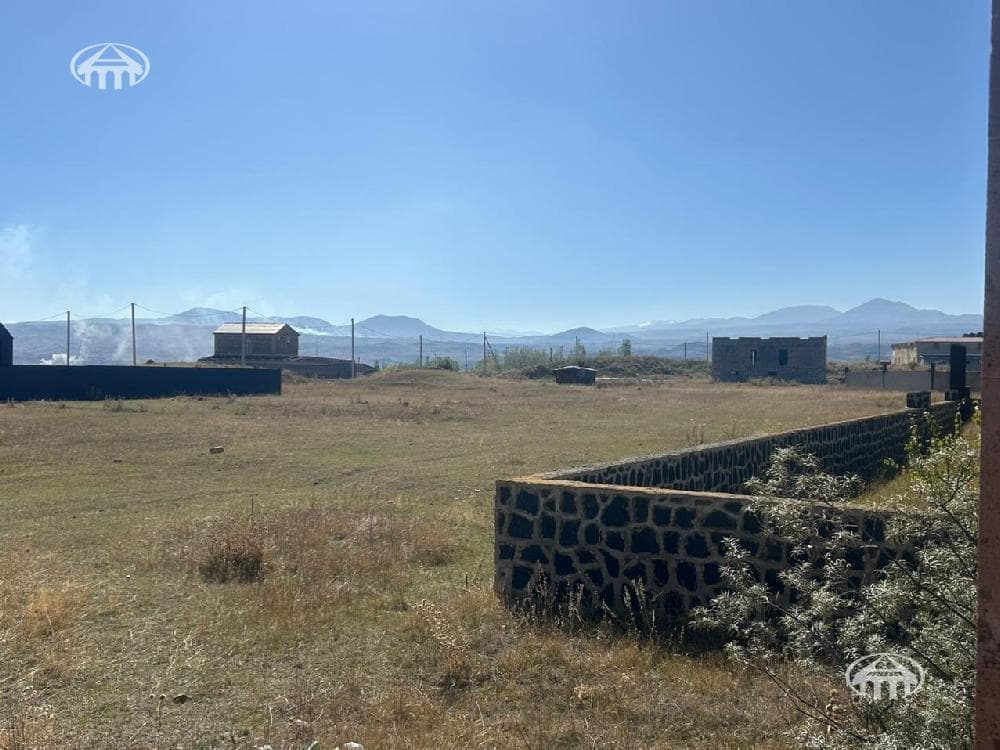 Land · 706 m² · Sevan