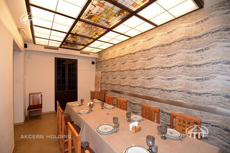 Restaurant · 497 m² · Kentron