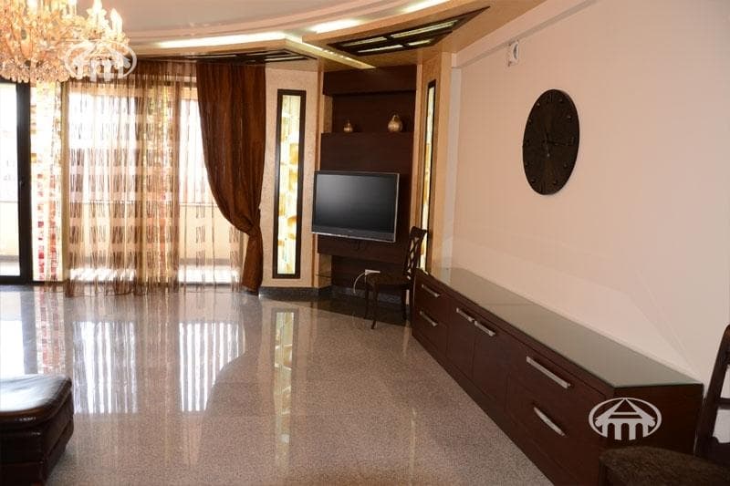 Apartment · 4 rooms · 239 m² · Arabkir