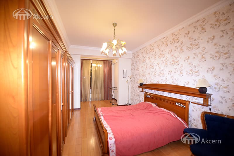 Квартира · 4 комн. · 186 м² · Кентрон