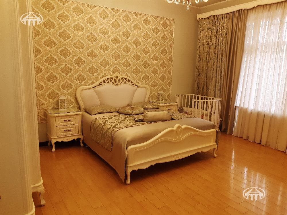 Дом · 5 комн. · 392 м² · Кентрон