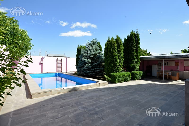 Mansion · 5 rooms · 280 m² · Parakar