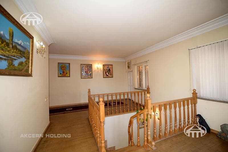 Дом · 7 комн. · 540 м² · Арабкир