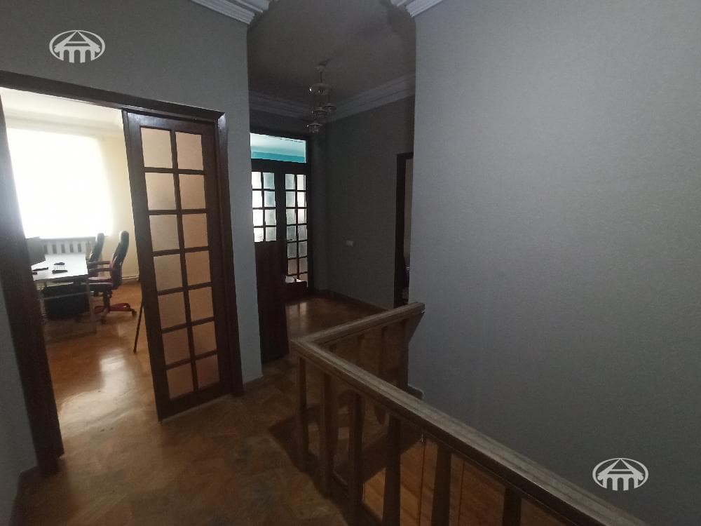 Дом · 8 комн. · 256 м² · Арабкир