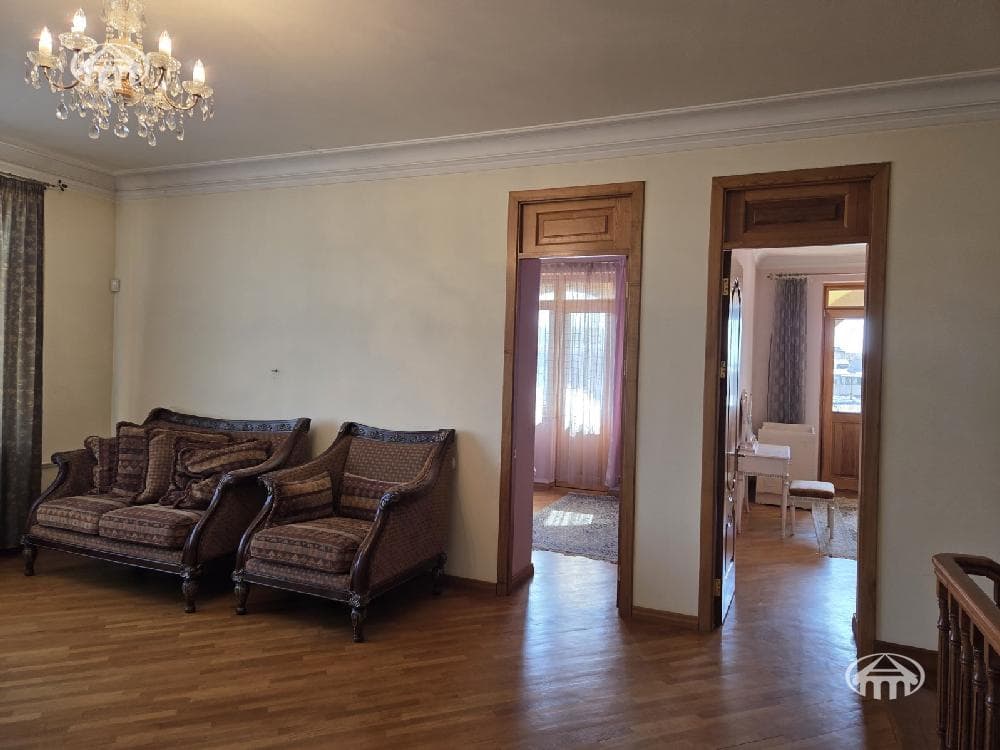 Дом · 6 комн. · 540 м² · Арабкир