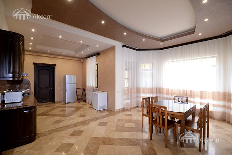 Mansion · 5 rooms · 394 m² · Vahagni