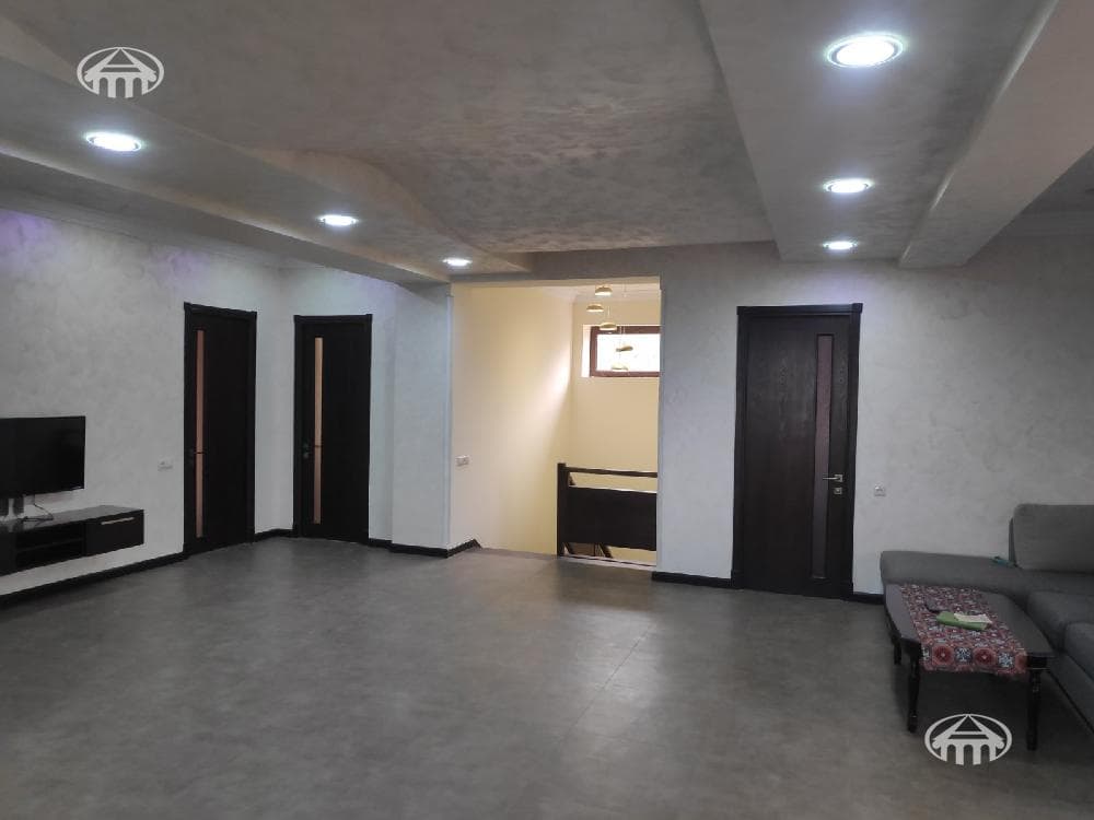Առանձնատուն · 5 սեն. · 463 մ² · Արագյուղ