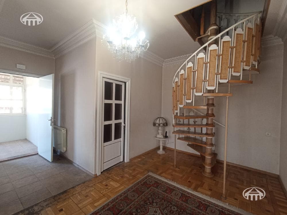 Дом · 4 комн. · 195 м² · Арабкир