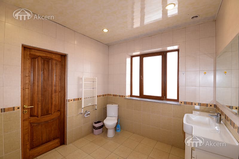 Առանձնատուն · 6 սեն. · 532 մ² · Զովունի