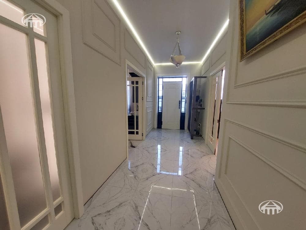 Особняк · 5 комн. · 370 м² · Аджапняк