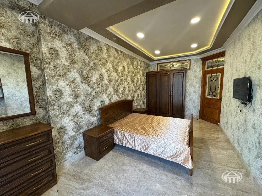 Apartment · 3 rooms · 103 m² · Kentron