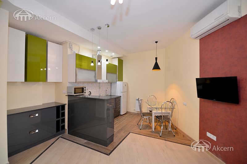 Apartment · 2 rooms · 70 m² · Kentron