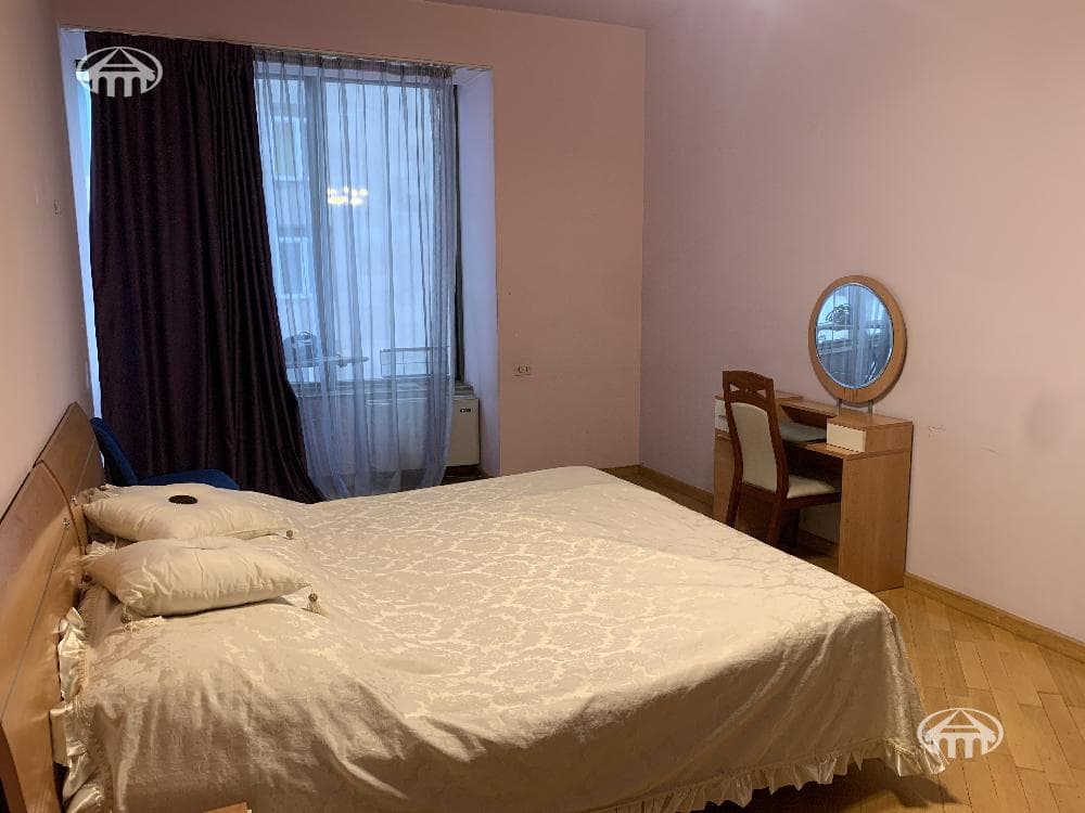 Apartment · 4 rooms · 192 m² · Kentron