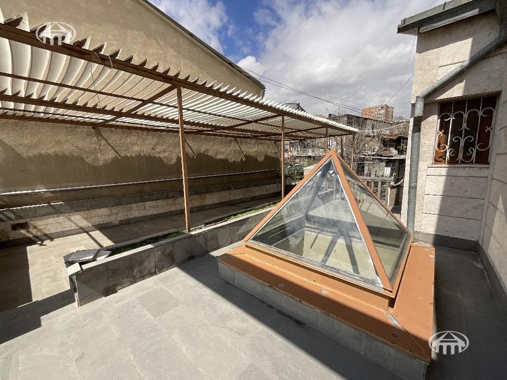 Mansion · 7 rooms · 700 m² · Arabkir