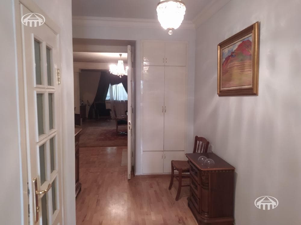 Квартира · 5 комн. · 164 м² · Кентрон