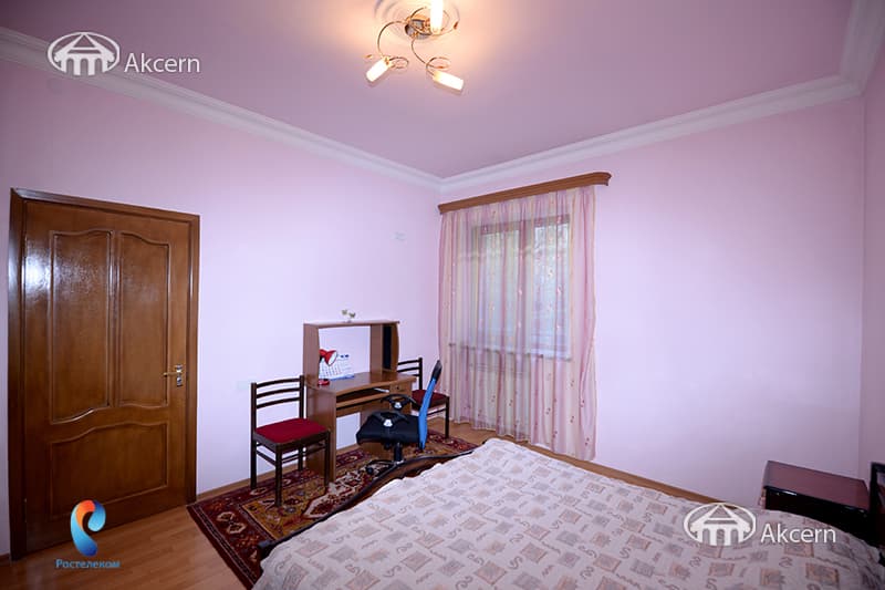 House · 3 rooms · 90 m² · Kentron