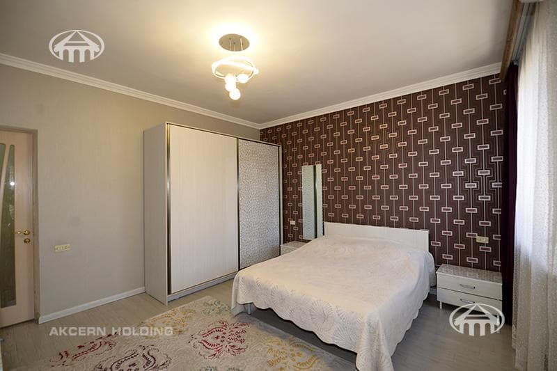 Mansion · 5 rooms · 330 m² · v. Arinj