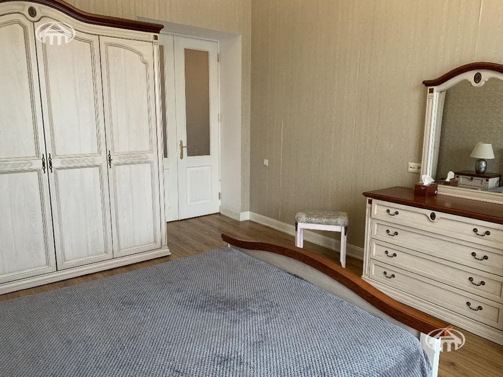 Apartment · 2 rooms · 77 m² · Kentron