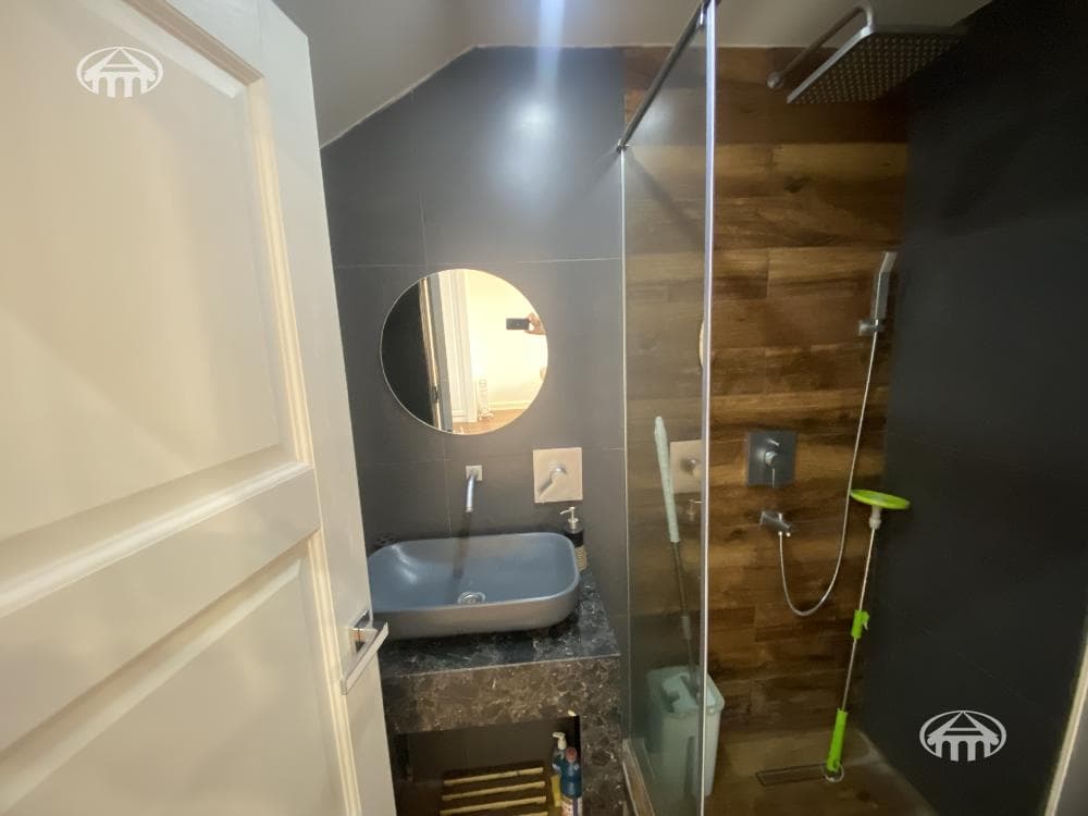 Дом · 5 комн. · 180 м² · Аван